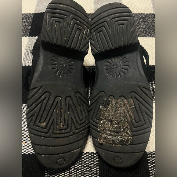 UGG McKay Women's Boots 10 Black Suede Sheepskin Pull-on Ankle Booties 1012358 - Picture 7 of 7